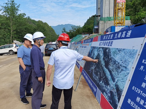 集团公司第一监事会主席、川高公司监事会主席冯兵一行赴绵九公司进行调研-3.jpg 集团公司第一监事会主席、川高公司监事会主席冯兵一行赴绵九公司进行调研-3.jpg