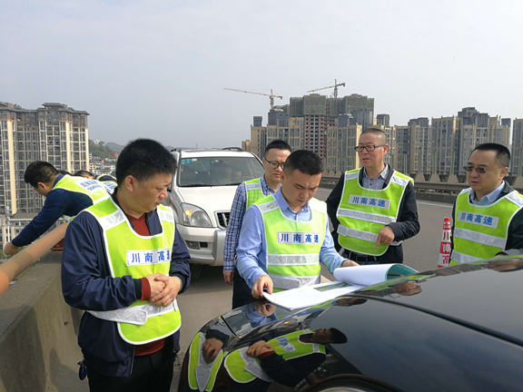 交投养护部调研1_副本.jpg 交投养护部调研1_副本.jpg