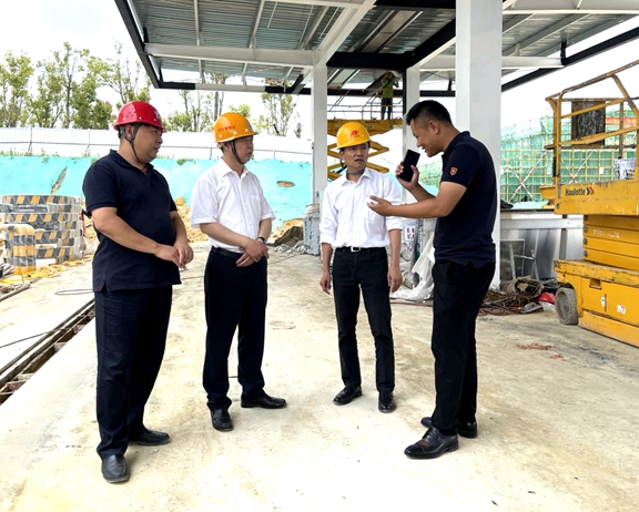 20210611川西公司党委副书记、总经理调研成都绕城高速东服务区提升改造工作 (2)_副本.jpg