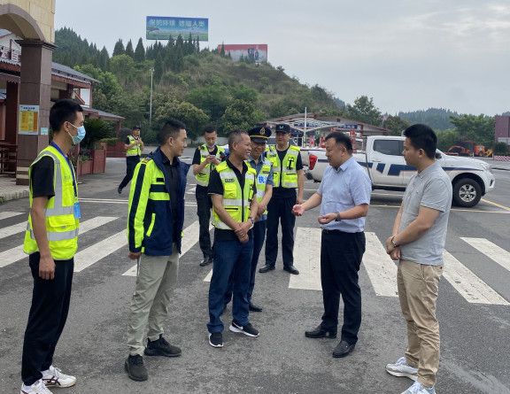 no242-南充市嘉陵区交运局局长青海兵检查指导南充服务区疫情防控及安全生产工作(张力).jpg no242-南充市嘉陵区交运局局长青海兵检查指导南充服务区疫情防控及安全生产工作(张力).jpg