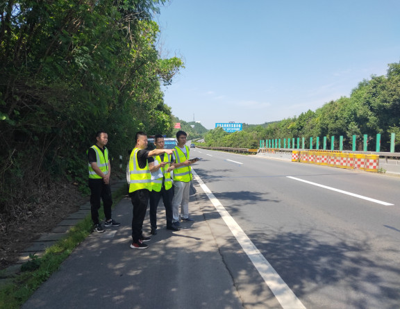 no260-成南公司开展道路交通安全设施安全评估(何金橦).jpg no260-成南公司开展道路交通安全设施安全评估(何金橦).jpg