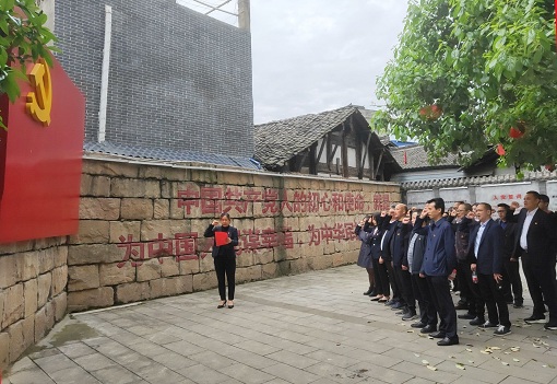 参观红三十一军军部旧址 (2).jpg 参观红三十一军军部旧址 (2).jpg