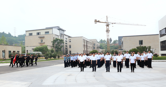 升旗仪式2.jpg 升旗仪式2.jpg