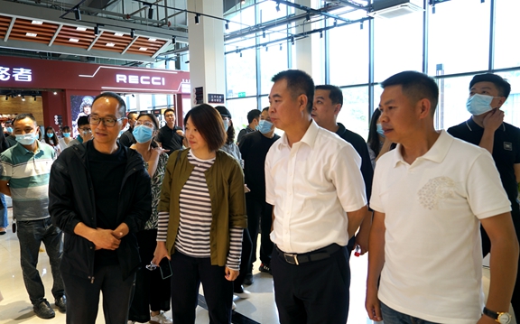 20210609川西公司到雅康高速天全服务区交流学习 (1)_副本.jpg