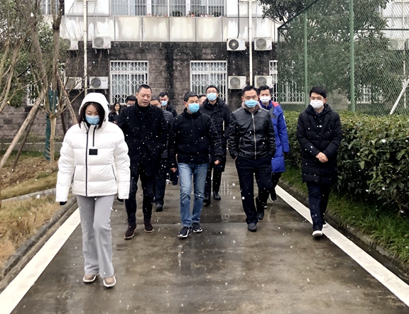 20210107四川交投蜀越公司董事长吉昌平调研成都绕城高速东服务区提档升级改造工作 (1)_副本.jpg