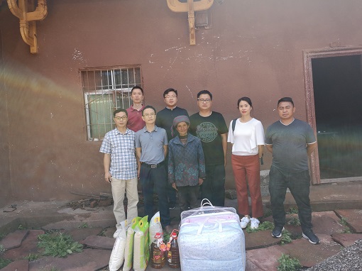 绵九公司赴昭觉县尼地乡开展精准扶贫走访慰问调研活动(1).jpg 绵九公司赴昭觉县尼地乡开展精准扶贫走访慰问调研活动(1).jpg