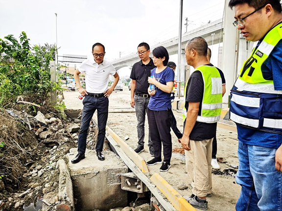 20200821川西公司党委委员、副总经理何雁赴成都绕城高速检查指导工作_副本.jpg 20200821川西公司党委委员、副总经理何雁赴成都绕城高速检查指导工作_副本.jpg