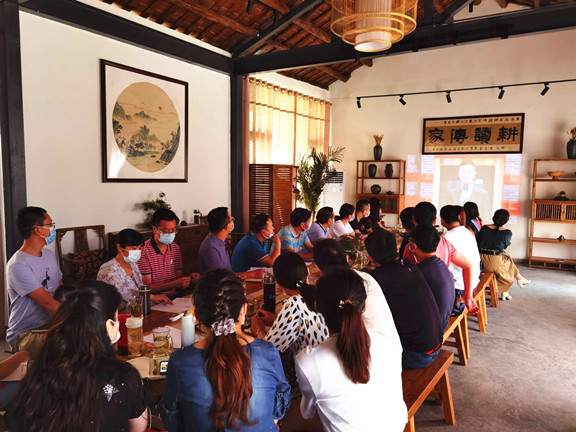 广南公司机关党支部开展“学榜样 思进取 爱岗敬业 无私奉献”集中学习2.jpg 广南公司机关党支部开展“学榜样 思进取 爱岗敬业 无私奉献”集中学习2.jpg