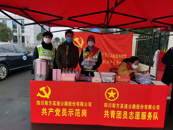 泸州市龙马潭区中医医院送来一批熬制好的中草药液.jpg 泸州市龙马潭区中医医院送来一批熬制好的中草药液.jpg