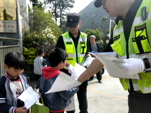 20190522川西公司组织开展路政宣传月活动 (2)cg.jpg