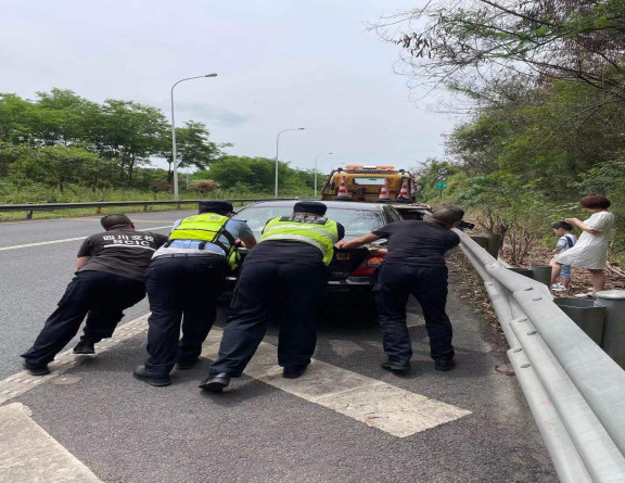 no191-成南公司圆满完成“五一”假期保通保畅工作(胡骞).jpg no191-成南公司圆满完成“五一”假期保通保畅工作(胡骞).jpg