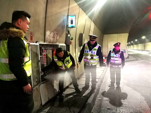 20190201川西公司联合执法大队开展春节前_副本.jpg 20190201川西公司联合执法大队开展春节前_副本.jpg