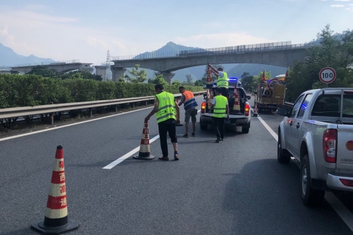 滑坡处置.jpg 滑坡处置.jpg