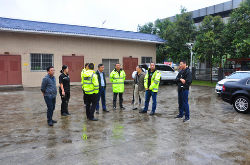 广南公司党委委员、副总经理李子寿、唐维辉国庆节前到管理处一线检查调研.JPG 广南公司党委委员、副总经理李子寿、唐维辉国庆节前到管理处一线检查调研.JPG