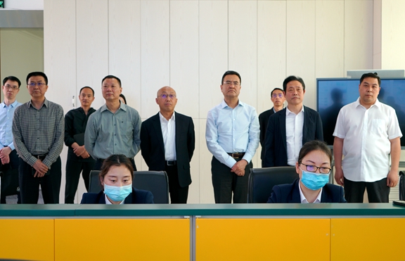 20200428集团公司党委书记、董事长冯文生检查“五一”节前高速公路安全生产和营运保畅工作 (3)_副本.jpg