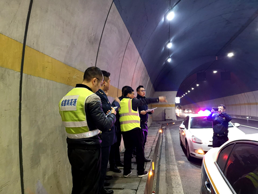 4.1省高管局交通执法第六支队高洪贵副支队长到成德南公司督导安全工作1_副本.png 4.1省高管局交通执法第六支队高洪贵副支队长到成德南公司督导安全工作1_副本.png