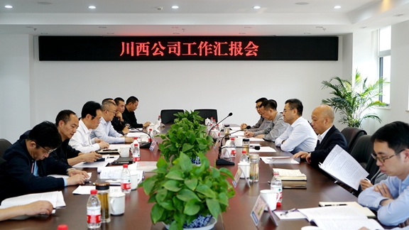 20200428集团公司党委书记、董事长冯文生检查“五一”节前高速公路安全生产和营运保畅工作 (4)_副本.jpg