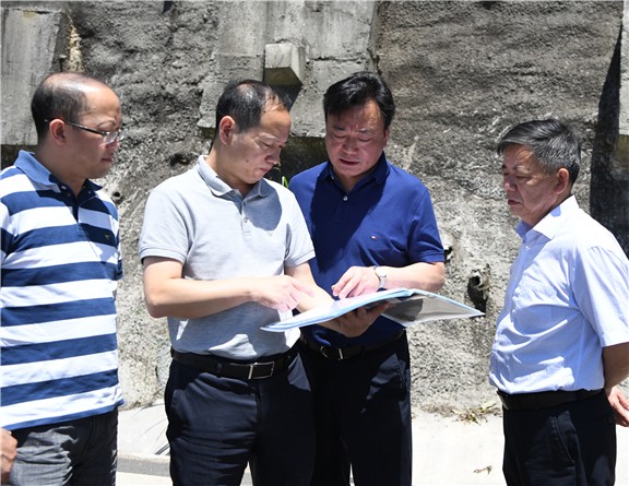 5.29+省交投集团党委委员、纪委书记李明舟调研雅西公司 3(川高).jpg