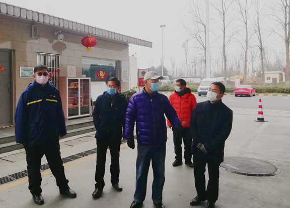 20200205省交投集团公司副总经理张志英一行到成都绕城高速东服务区督导检查疫情防控工作 (2)_副本.jpg