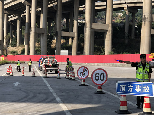 E丽攀公司开展第二届路维清障技能大赛副本 (1).jpg E丽攀公司开展第二届路维清障技能大赛副本 (1).jpg