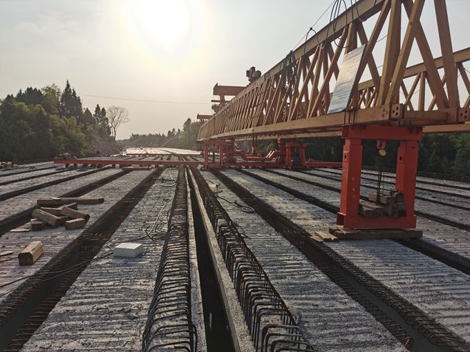 李家湾大桥梁板架设2_副本.jpg 李家湾大桥梁板架设2_副本.jpg