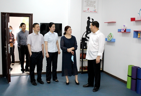 20200512川投集团党委委员、职工董事、工会主席刘晓杨一行到成都绕城高速交流学习职工小家创建工作 (3)_副本.jpg