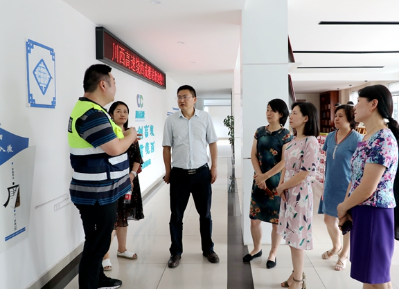 20200826川西高速公司党委委员、纪委书记黄晟一行到绕西处一线调研慰问 (4)_副本.jpg