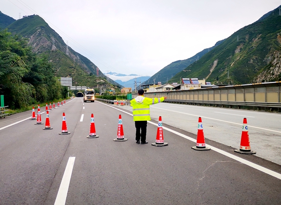 20200818川西公司灾后迅速响应 应急措施落实到位_副本.jpg