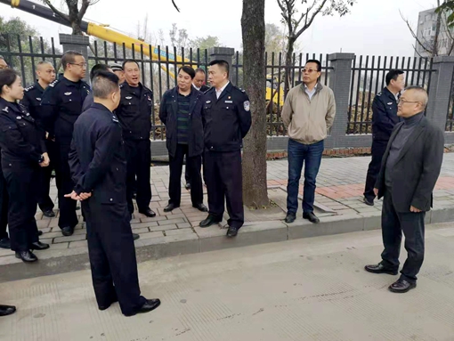 20191111成都市公安局副局长、交管局局长李文胜一行调研绕城高速锦城湖收费站缓堵保畅工作_副本.jpg 20191111成都市公安局副局长、交管局局长李文胜一行调研绕城高速锦城湖收费站缓堵保畅工作_副本.jpg