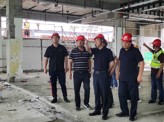 20210521川西公司党委副书记、总经理刘小刚调研成都绕城高速施工现场 (1)_副本.jpg