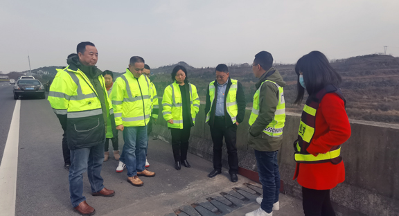 广南公司开展2021年日常养护施工单位履约情况暨春节前安全检查1.jpg 广南公司开展2021年日常养护施工单位履约情况暨春节前安全检查1.jpg