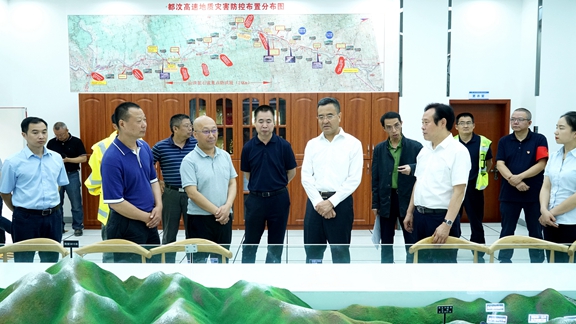 20200818集团公司党委书记、董事长冯文生督导检查防汛救灾工作 (1_副本.jpg