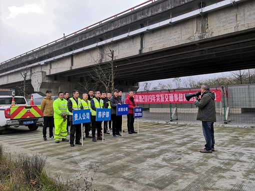 20191220川西公司开展都汶高速庙子坪岷江大桥2019年涉危车辆交通事故专项应急演练3_副本.jpg