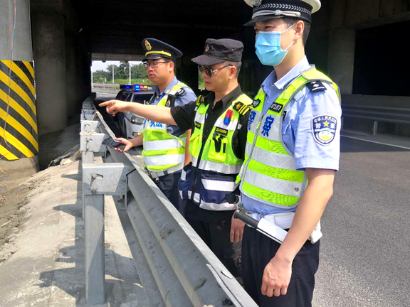 20200901成都绕城高速联合高交、执法开展道路安全隐患排查 (1)_副本.png