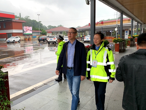 公司副总经理王淑元到服务区检查指导工作 (2).jpg 公司副总经理王淑元到服务区检查指导工作 (2).jpg