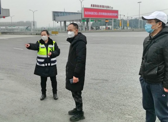 20200223川西公司党委委员、副总经理何雁督导成都绕城高速防疫检查点撤除和复工工作2.jpg
