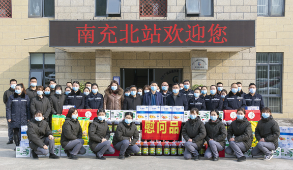 梁董.jpg 梁董.jpg