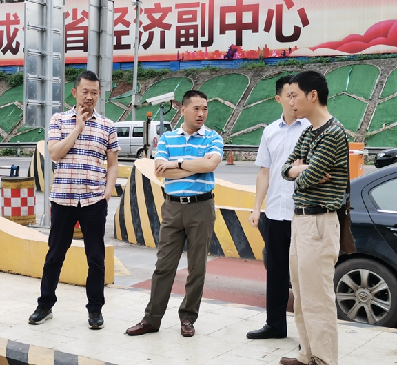 公司副总经理刘诗文到宜宾管理处调研指导工作2.jpg 公司副总经理刘诗文到宜宾管理处调研指导工作2.jpg