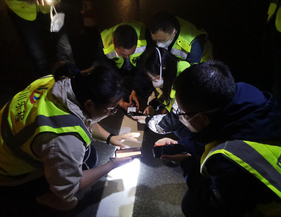 no170-成南公司组织学习“双组份标线”并试点施工.jpg no170-成南公司组织学习“双组份标线”并试点施工.jpg