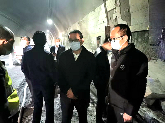 20201117川高公司党委副书记、总经理王孝国调研督导映汶高速竣工验收准备工作_副本.jpg 20201117川高公司党委副书记、总经理王孝国调研督导映汶高速竣工验收准备工作_副本.jpg