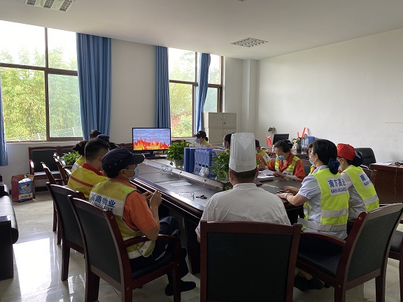 5.13纳溪服务区开展突发地震灾害应急逃生演练.JPG 5.13纳溪服务区开展突发地震灾害应急逃生演练.JPG