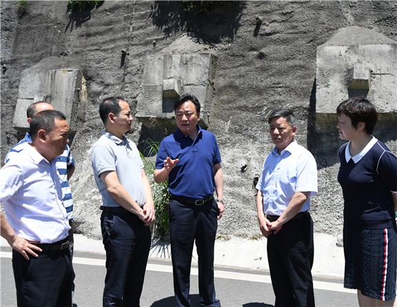 5.29+省交投集团党委委员、纪委书记李明舟调研雅西公司 2(川高).jpg