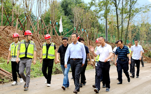 20200911集团公司党委书记、董事长冯文生赴都汶高速调研都汶龙池段车路协同测试场开元棋牌工作 (3)_副本.jpg