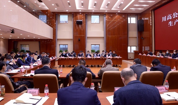 会场(侧).jpg 会场(侧).jpg