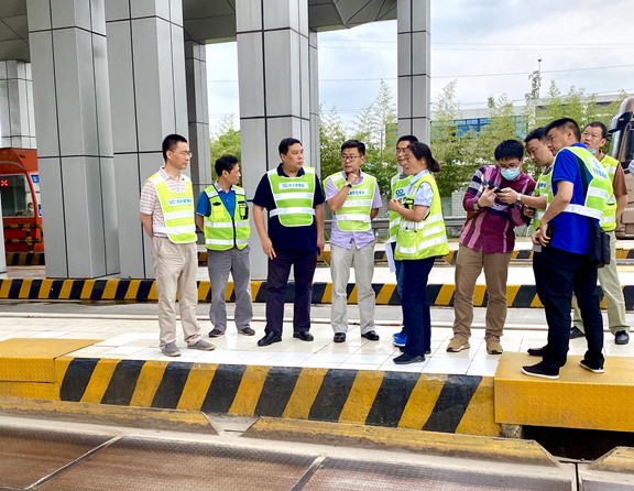 20200528川高公司营运管理部到成都绕城高速检查指导收费工作 (1)_副本.jpg 20200528川高公司营运管理部到成都绕城高速检查指导收费工作 (1)_副本.jpg
