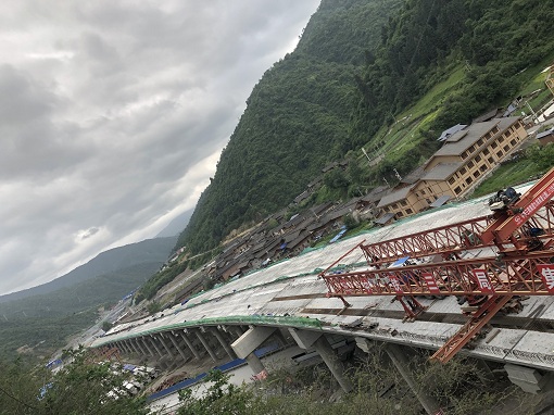 九绵高速公路LJ10合同段祥述家大桥全线贯通.jpg 九绵高速公路LJ10合同段祥述家大桥全线贯通.jpg