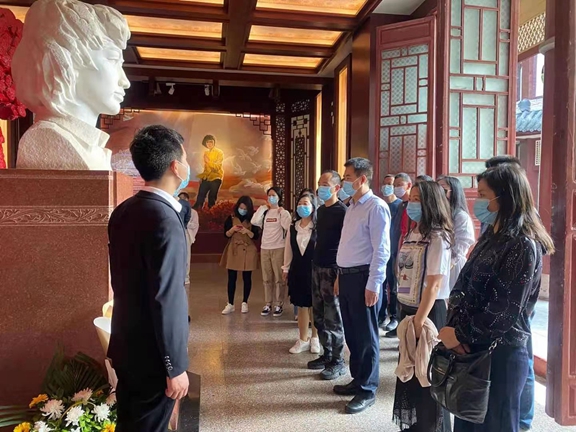 20210429川西公司赴赵一曼纪念馆开展“丰碑下学党史”主题党日活动 (2)_副本.jpg