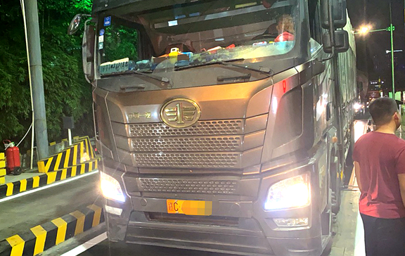 20201108川西公司成功查处一起降类逃费车辆 保障通行费颗粒归仓 (2)_副本.jpg 20201108川西公司成功查处一起降类逃费车辆 保障通行费颗粒归仓 (2)_副本.jpg