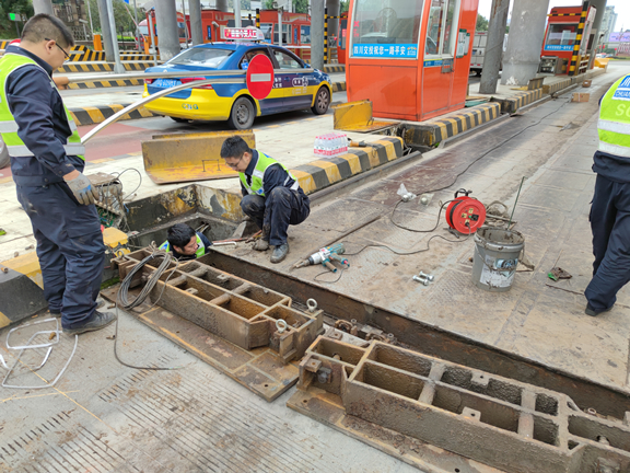 2-2010221R409600.jpg 2-2010221R409600.jpg