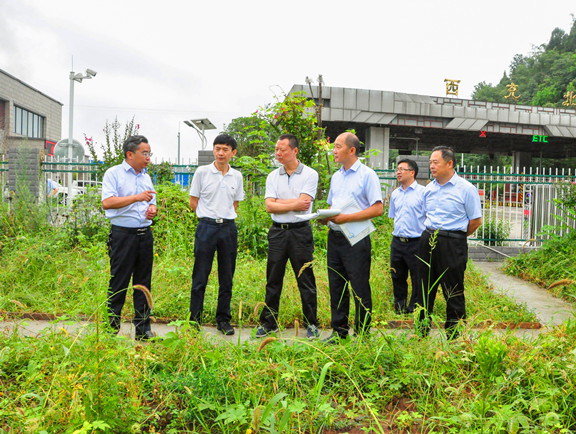 川高公司党委书记、董事长何刚一行赴广南公司调研3.JPG 川高公司党委书记、董事长何刚一行赴广南公司调研3.JPG
